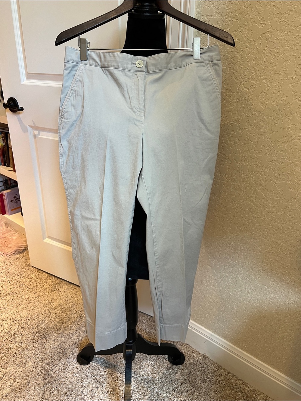 Tommy Bahama cropped khakis